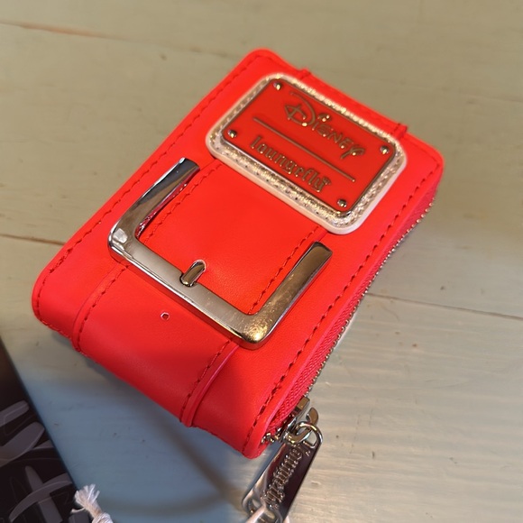 NWT Disney Loungefly Mickey clock/watch bag and wallet - Picture 11 of 12